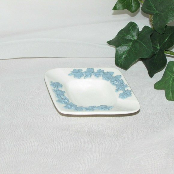 Wedgwood Queen's Ware Ashtray Vintage England White Blue - Picture 4 of 5